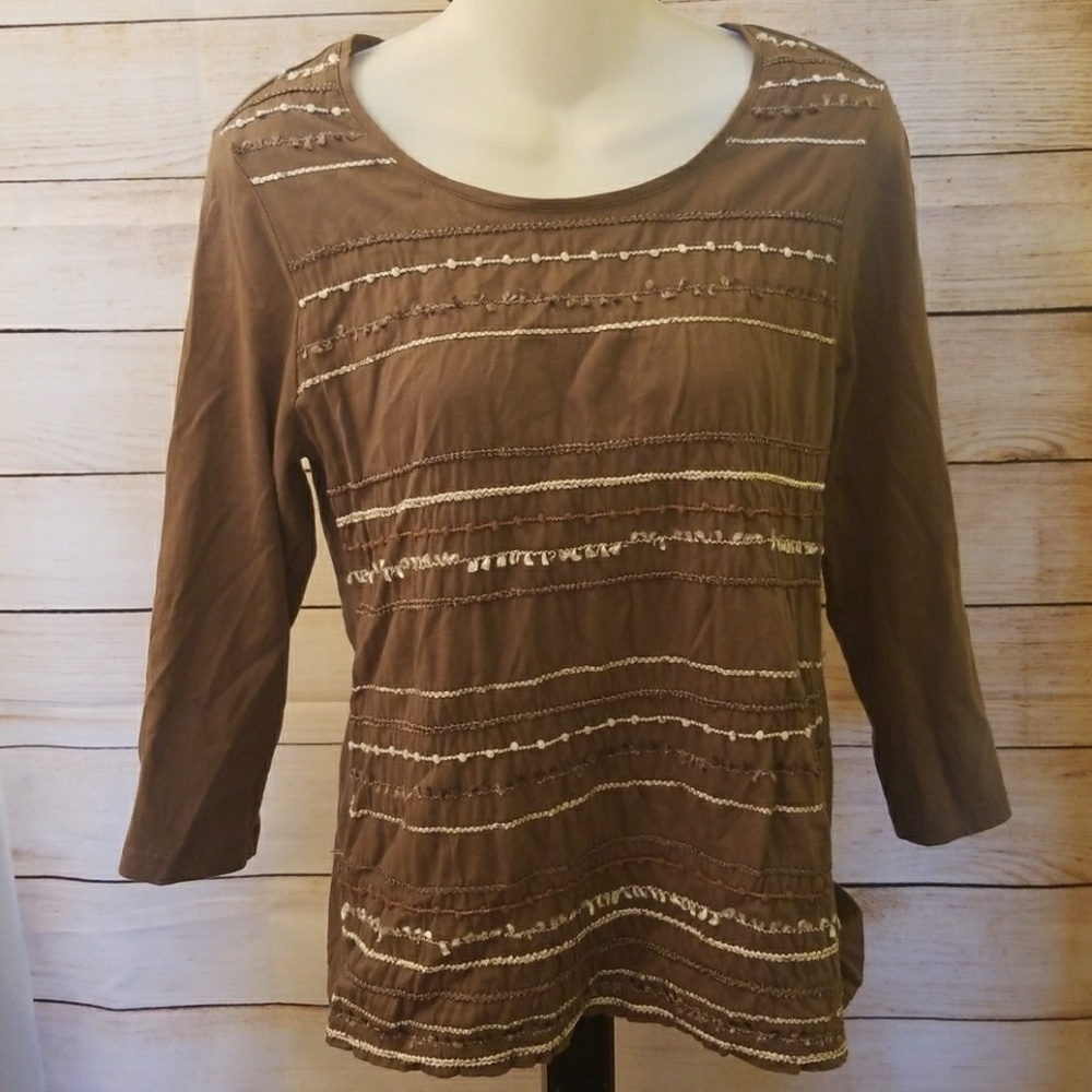Chico's 3/4 sleeve blouse with design on front XS